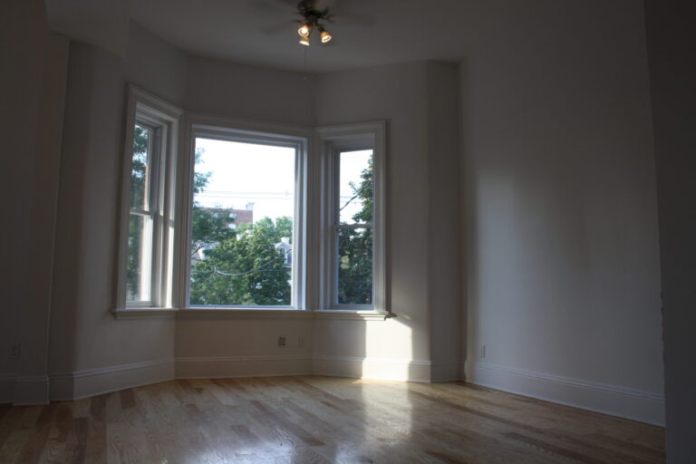 380-4 Queens Ave – Unfurnished 2BDR Apartment